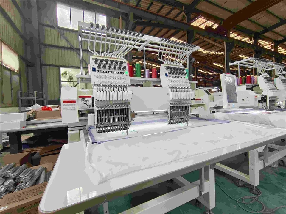 Computer High Speed Multi Head 9/12/15 Needles Automatic Embroidery Machine For Hat And T-shirt